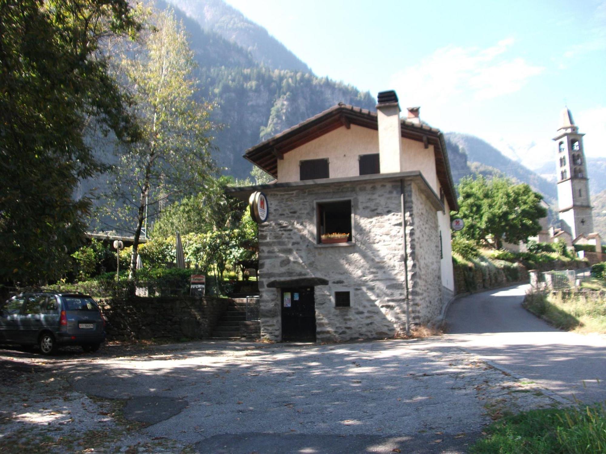 Bed and Breakfast Grotto Pergola Giornico Exterior foto